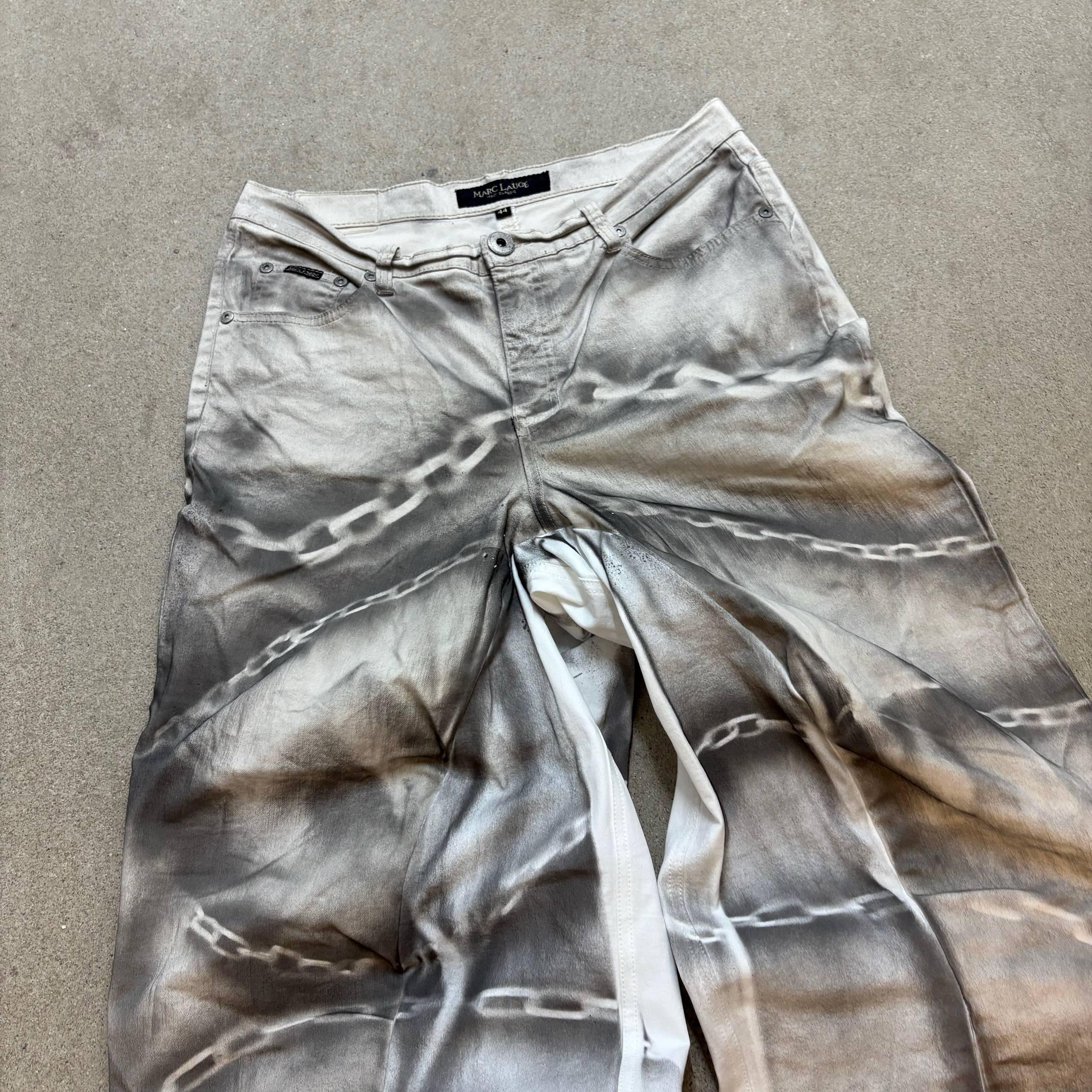 Białe, szerokie, wzorzyste jeansy – ręcznie robione spodnie w stylu gotyckim i grunge z lat 2000