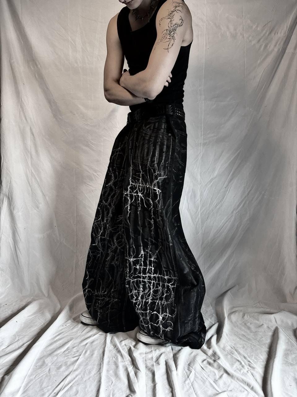 Ręcznie robione jeansy z szerokimi nogawkami i nadrukiem cybernetycznym: Goth Punk Grunge Streetwear