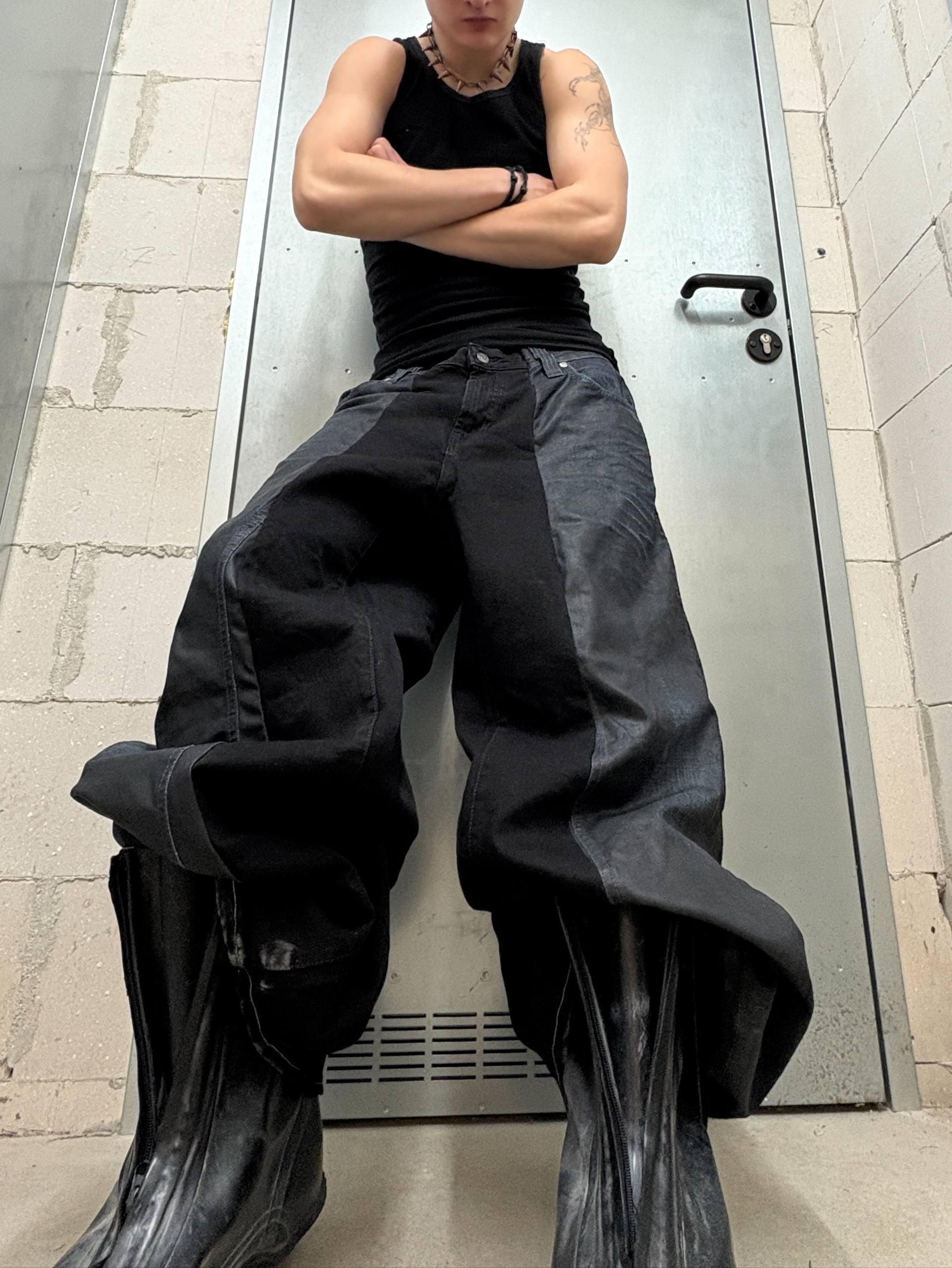 Czarne, luźne, ręcznie robione spodnie: gotycko-punkowe, cybernetyczne ubrania uliczne Y2K