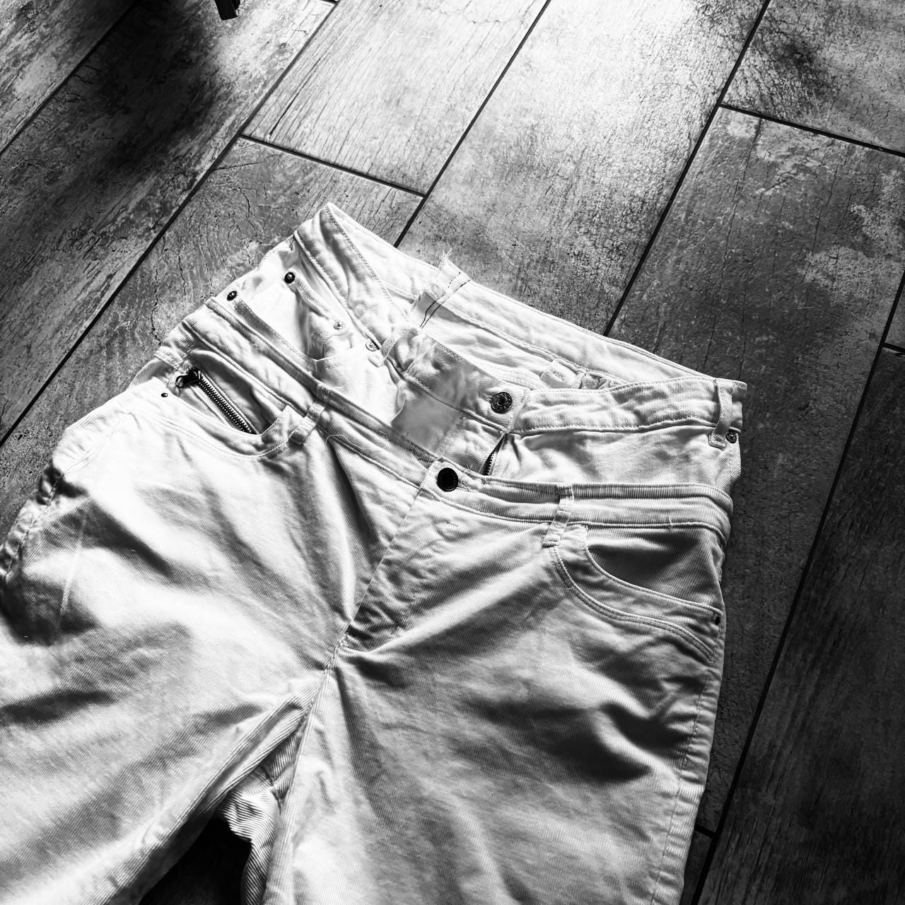 Ręcznie robione białe jeansy z szerokimi nogawkami: Y2K Goth Grunge Streetwear