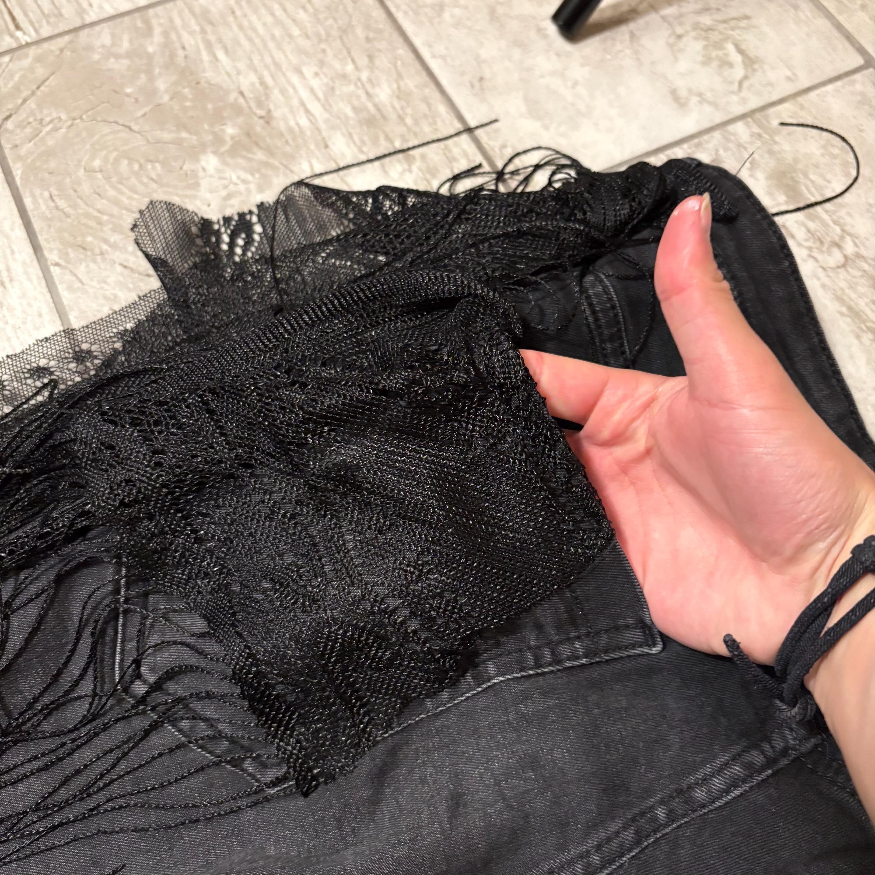 Czarne, szerokie spodnie z nogawkami – ręcznie robione, grunge'owe dżinsy typu baggy flare w stylu Y2K, alternatywa dla streetwearu