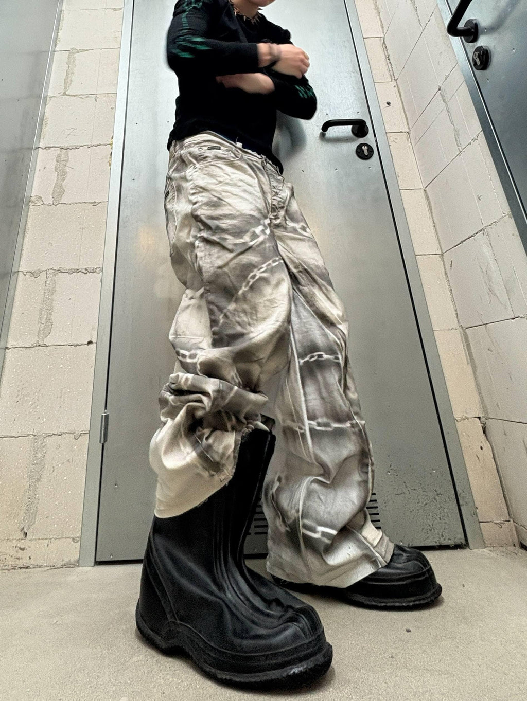 Białe, szerokie jeansy z nadrukiem: Y2K Goth Grunge Streetwear