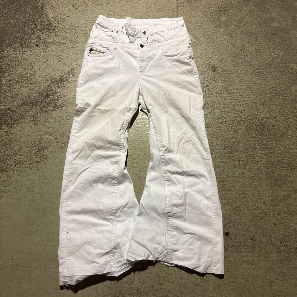 Ręcznie robione białe jeansy z szerokimi nogawkami – Y2K Goth Alt Streetwear