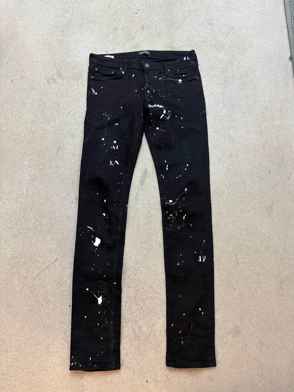 Ręcznie malowane czarne obcisłe spodnie: Gotycki styl Y2K Alt Streetwear