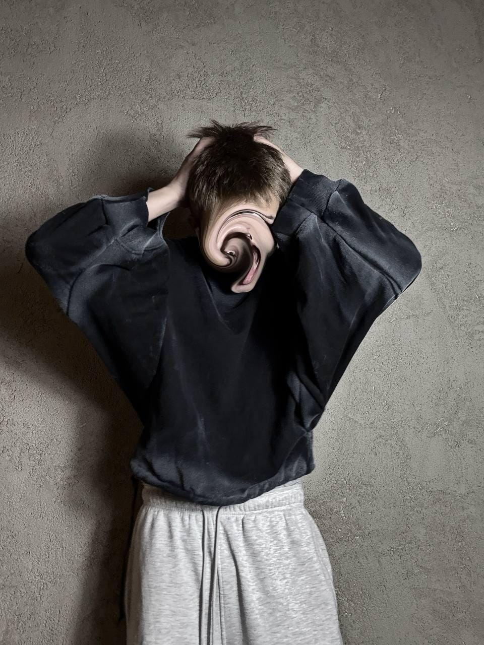 Bluza z kapturem z nadrukiem gotyckiego drutu kolczastego: czarna, grunge'owa odzież uliczna