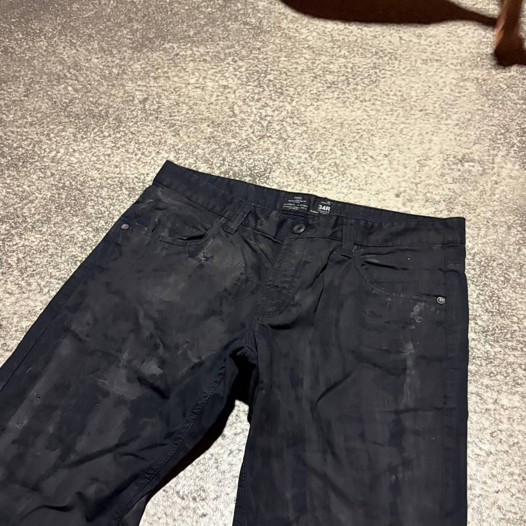 Ręcznie robione, czarne, malowane, rozszerzane jeansy: spodnie gotyckie w stylu grunge z 2000 r.