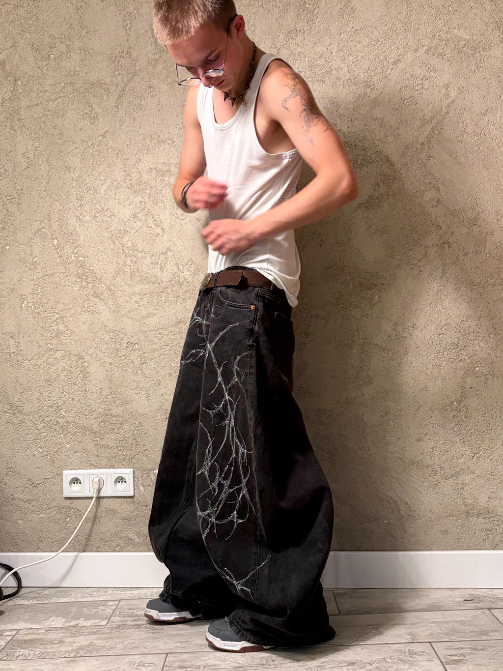 Ręcznie robione spodnie baggy z nadrukiem Cyber Sigilism: Y2K Grunge Techwear