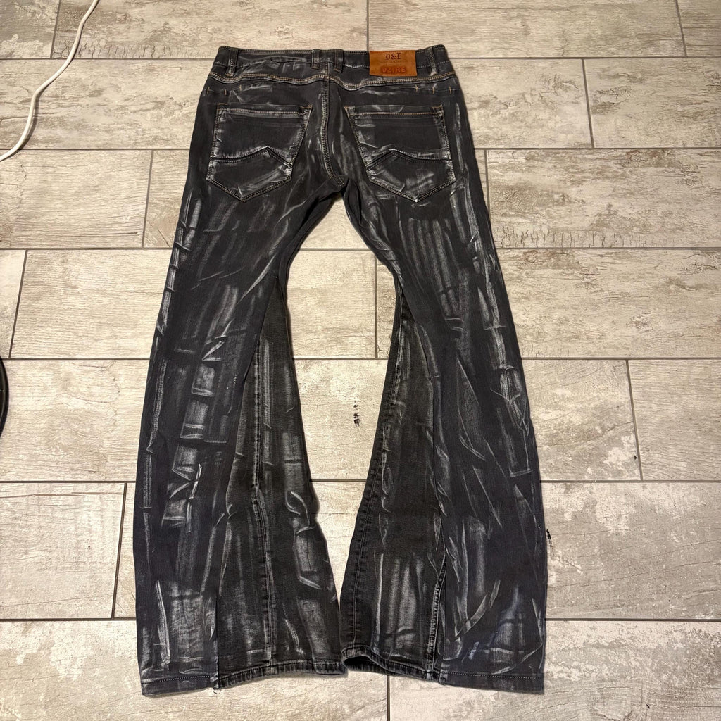 Woskowane czarne jeansy z szerokimi nogawkami: ręcznie robiona odzież uliczna w stylu gotyckim i punkowym