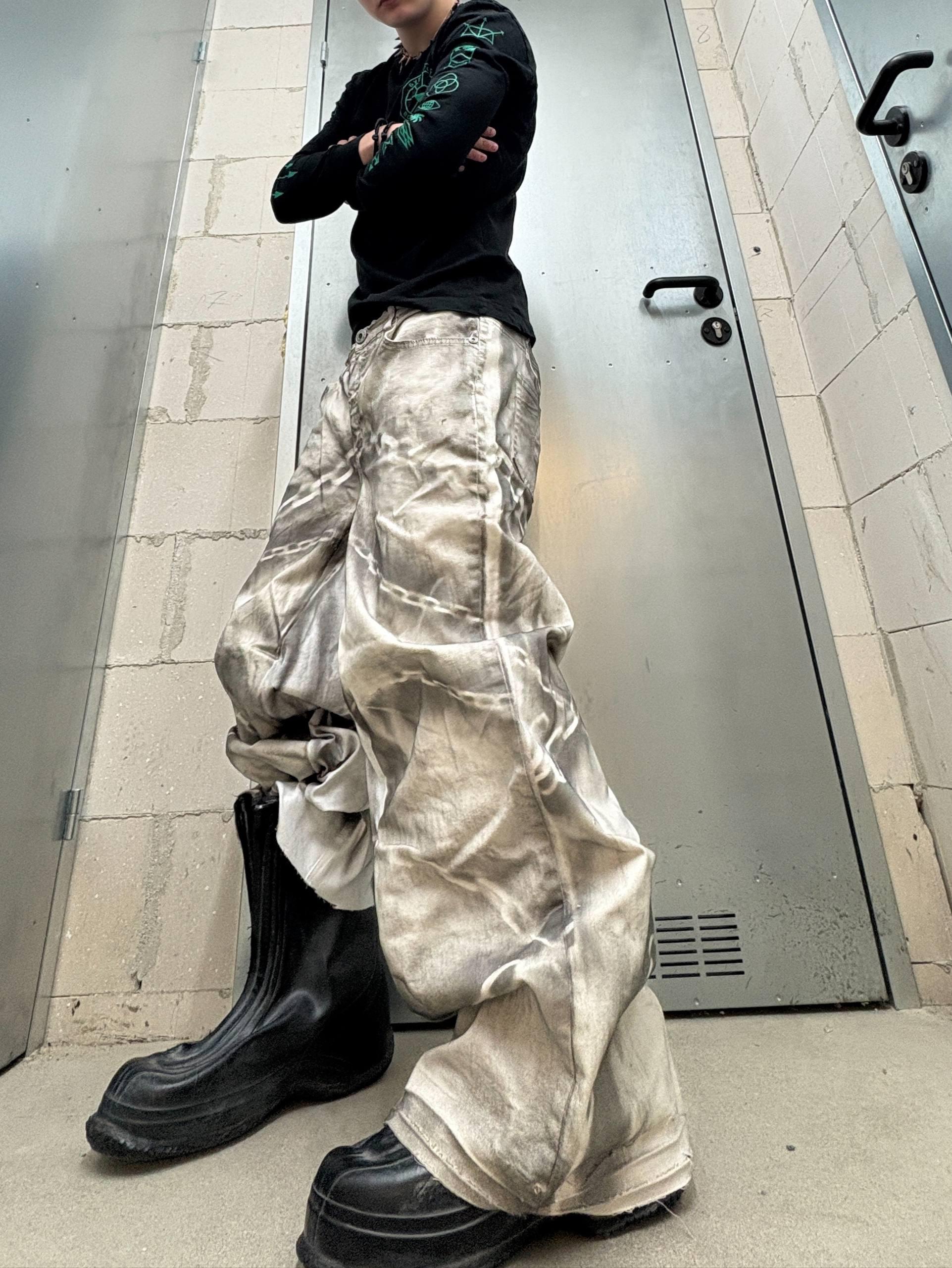 Białe, szerokie jeansy z nadrukiem: Y2K Goth Grunge Streetwear