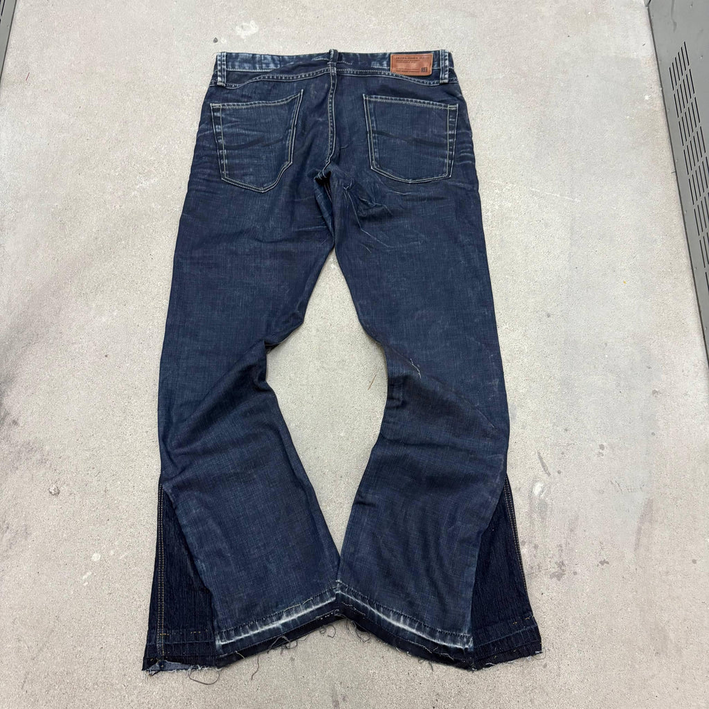 Ciemnoniebieskie spodnie z szerokimi nogawkami Custom: ręcznie robiony denim w stylu grunge