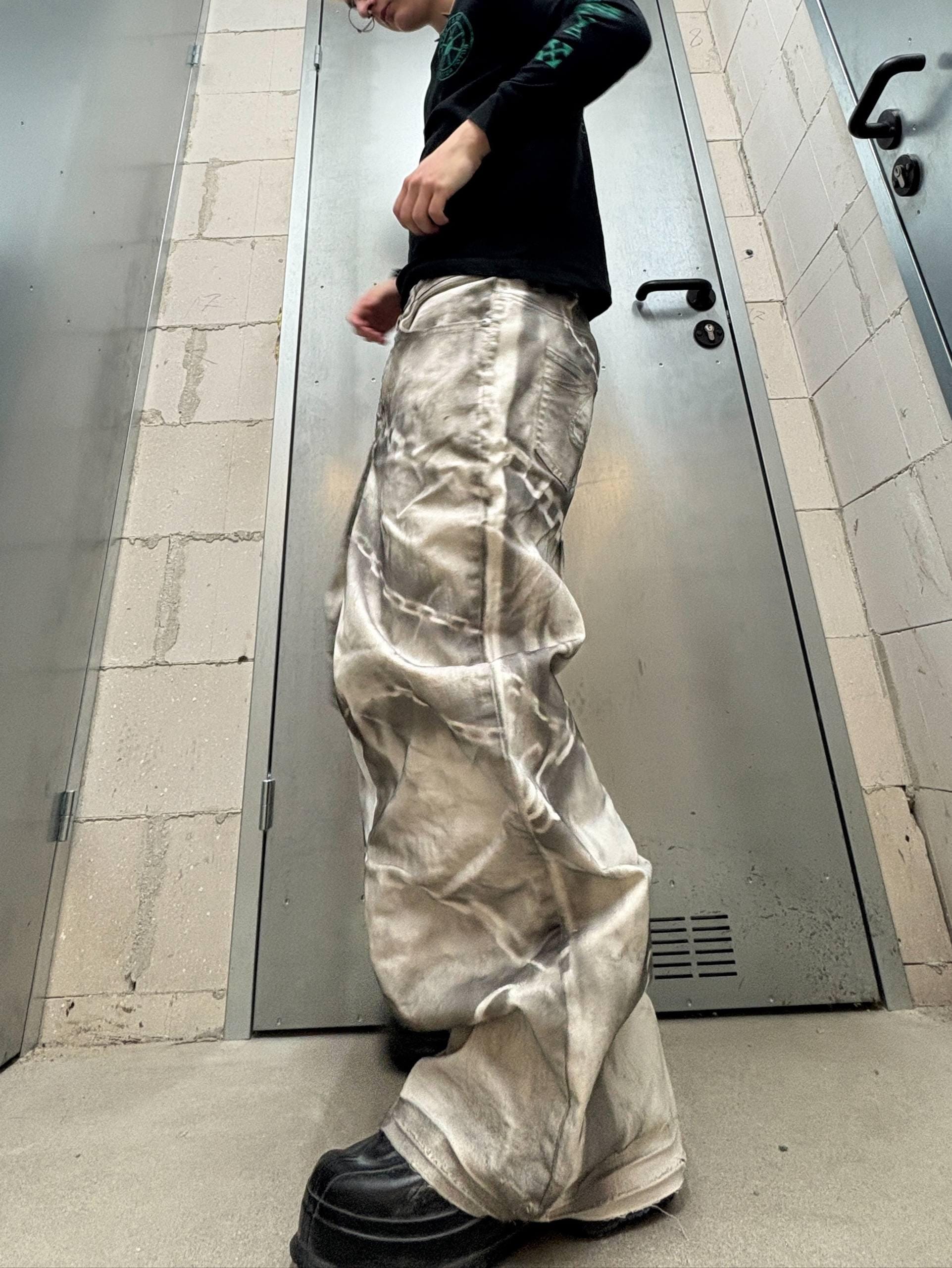 Białe, szerokie jeansy z nadrukiem: Y2K Goth Grunge Streetwear