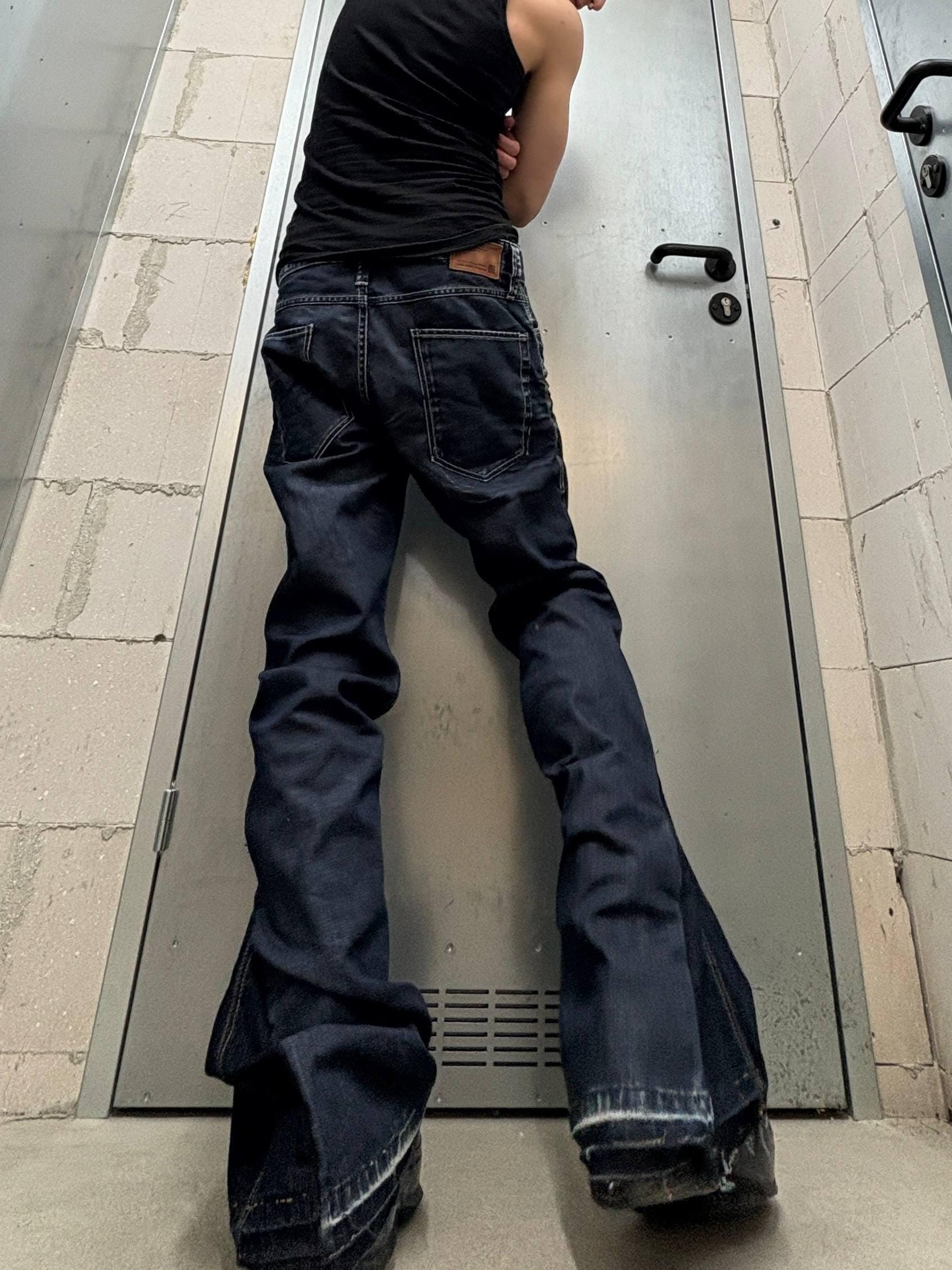 Ciemnoniebieskie spodnie z szerokimi nogawkami Custom: ręcznie robiony denim w stylu grunge