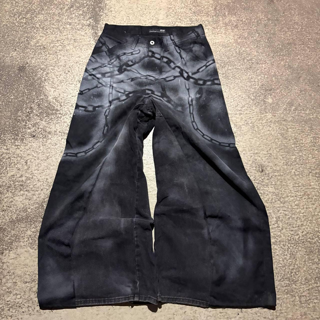 Ręcznie robione dżinsy gotyckie z szerokimi nogawkami: łańcuszki i spraye, spodnie punkowe z recyklingu