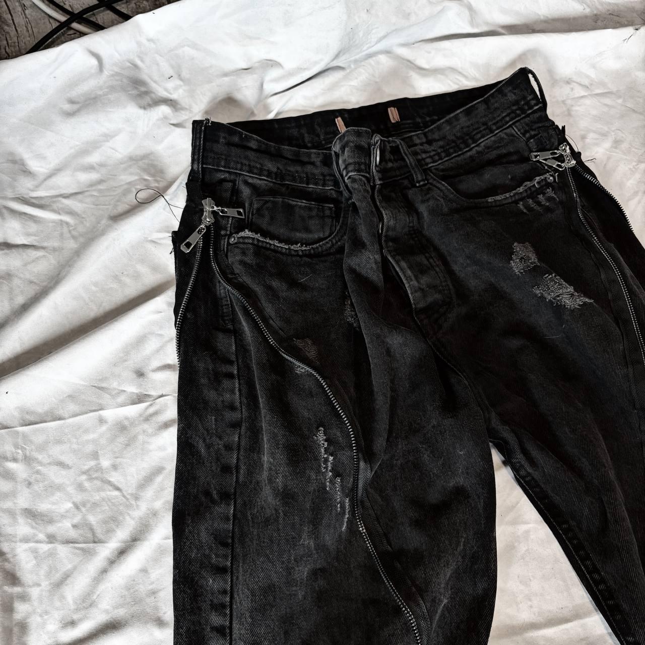 Ręcznie robione czarne dżinsy punkowe: rozszerzane spodnie jeansowe w stylu gotyckim Y2K
