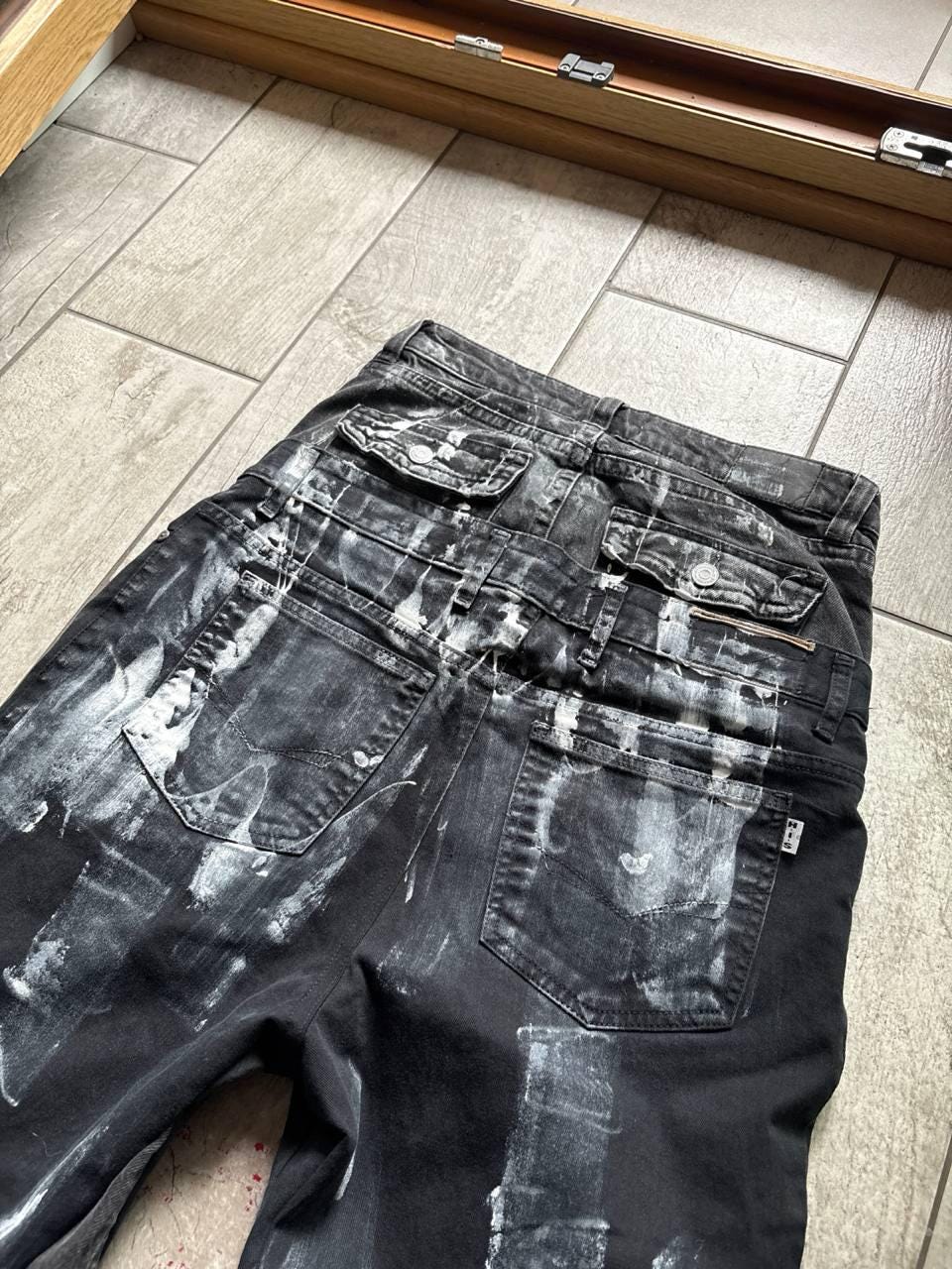 Czarne, postarzane jeansy robocze – szerokie, w stylu grunge | Podarte jeansy streetwear punk gotyk Y2K