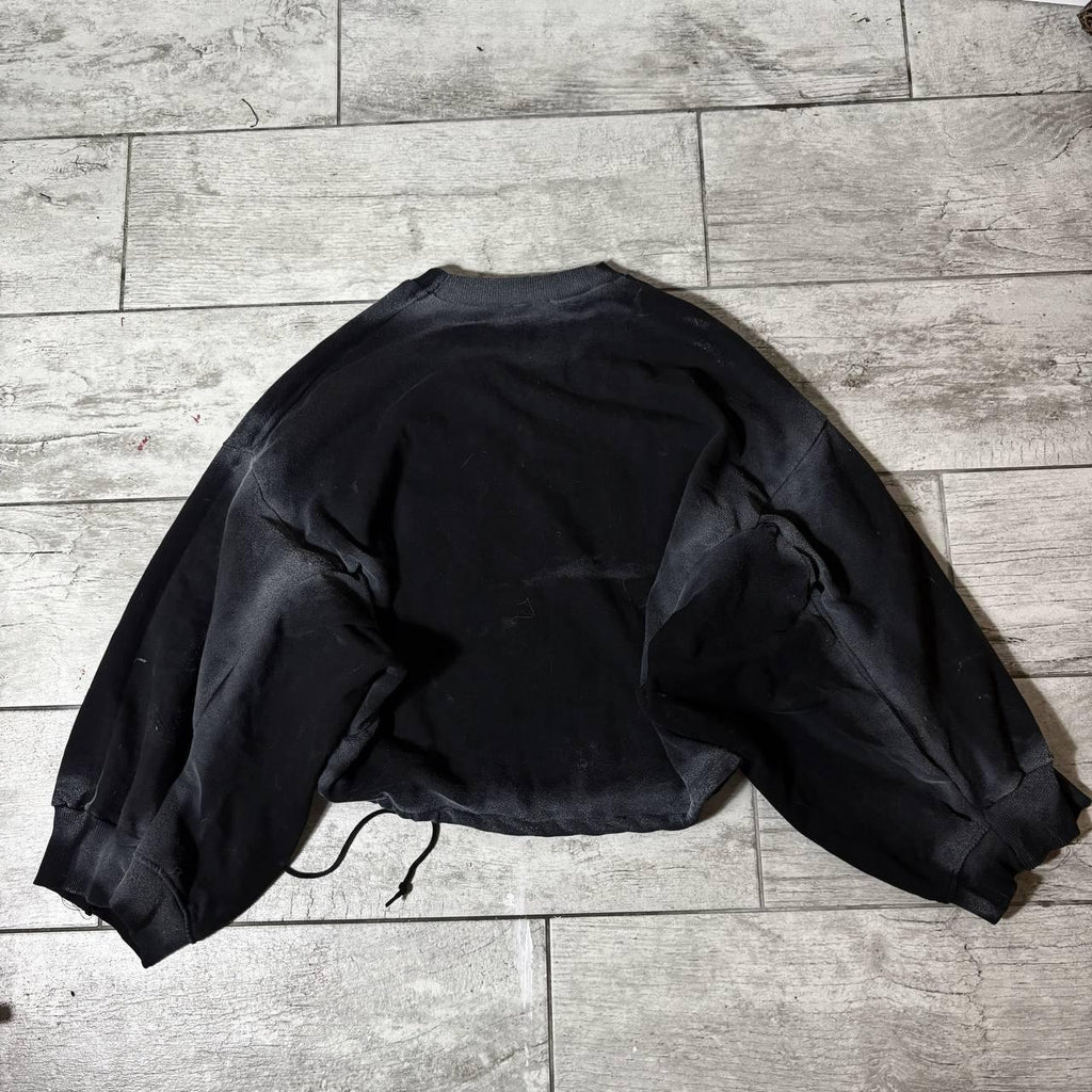 Bluza z kapturem z nadrukiem gotyckiego drutu kolczastego: czarna, grunge'owa odzież uliczna