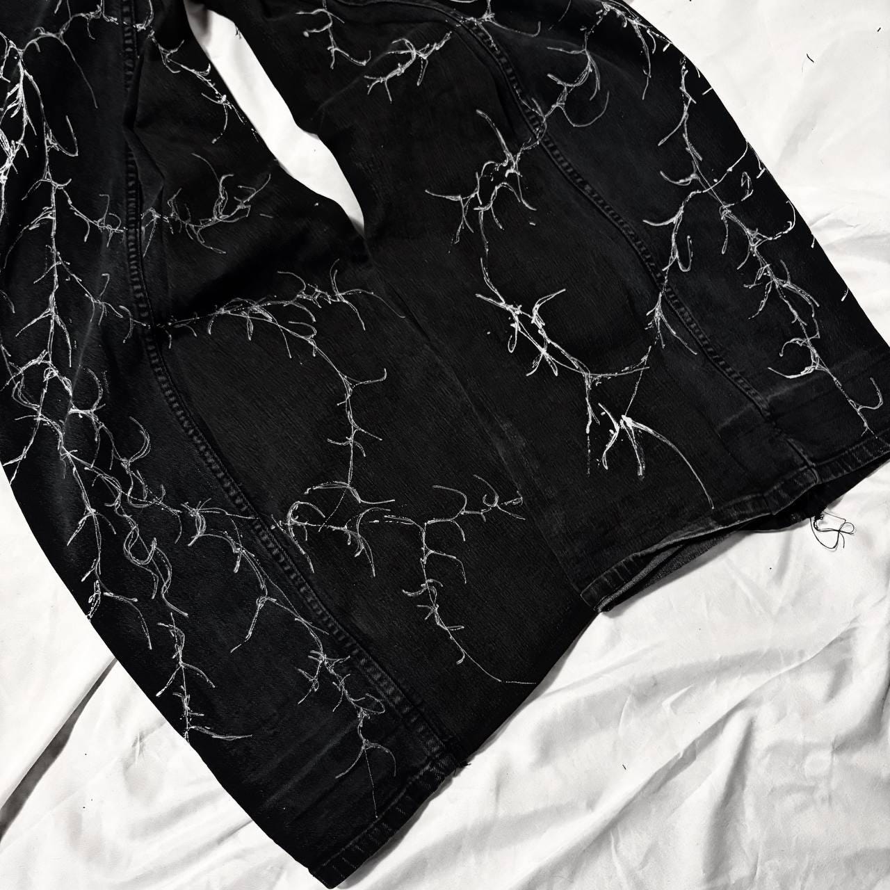 Ręcznie robione spodnie baggy z nadrukiem Cyber Sigilism: Y2K Grunge Techwear