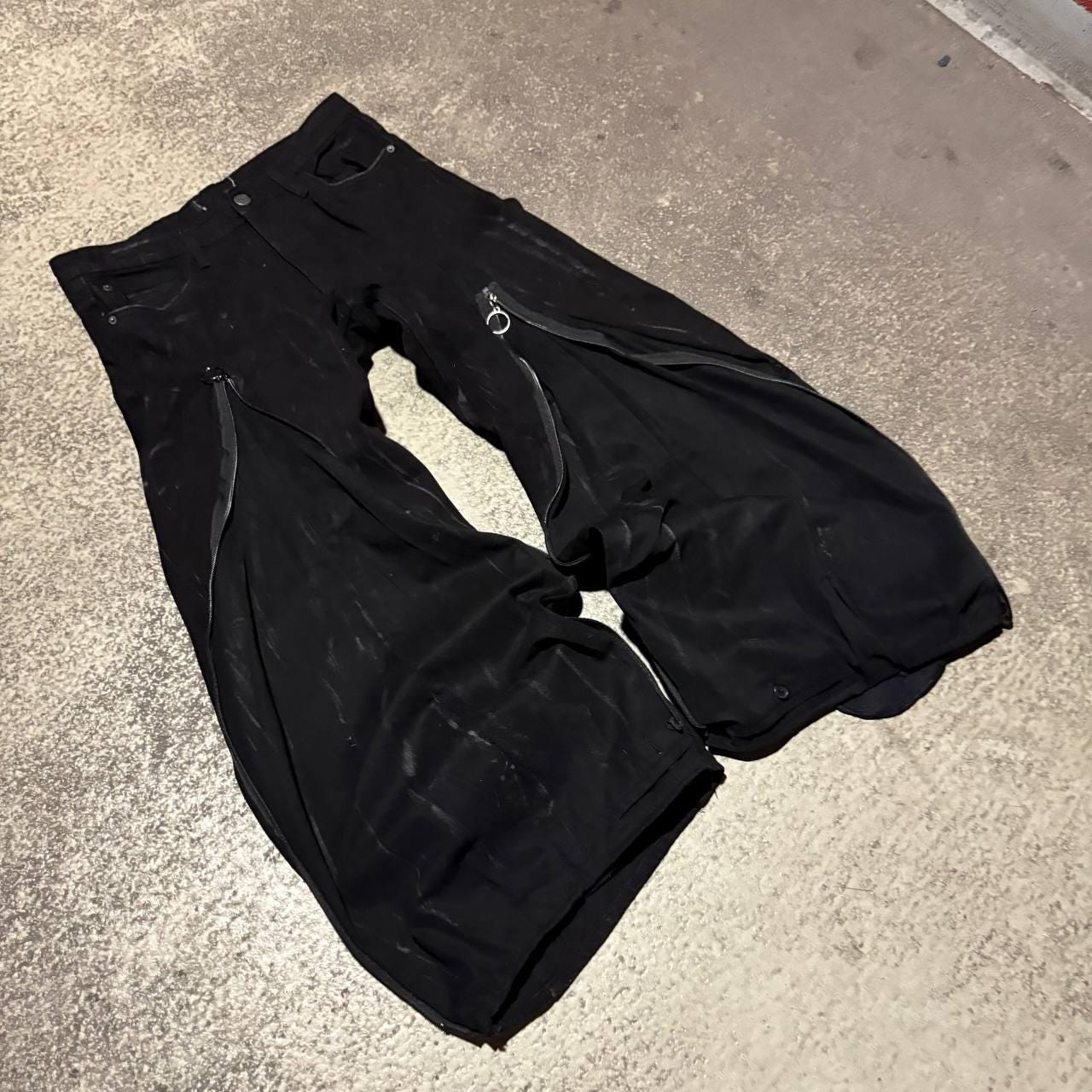 Ręcznie robione czarne, szerokie dżinsy punkowe – gotyckie, workowate, metalowa alternatywa Y2K