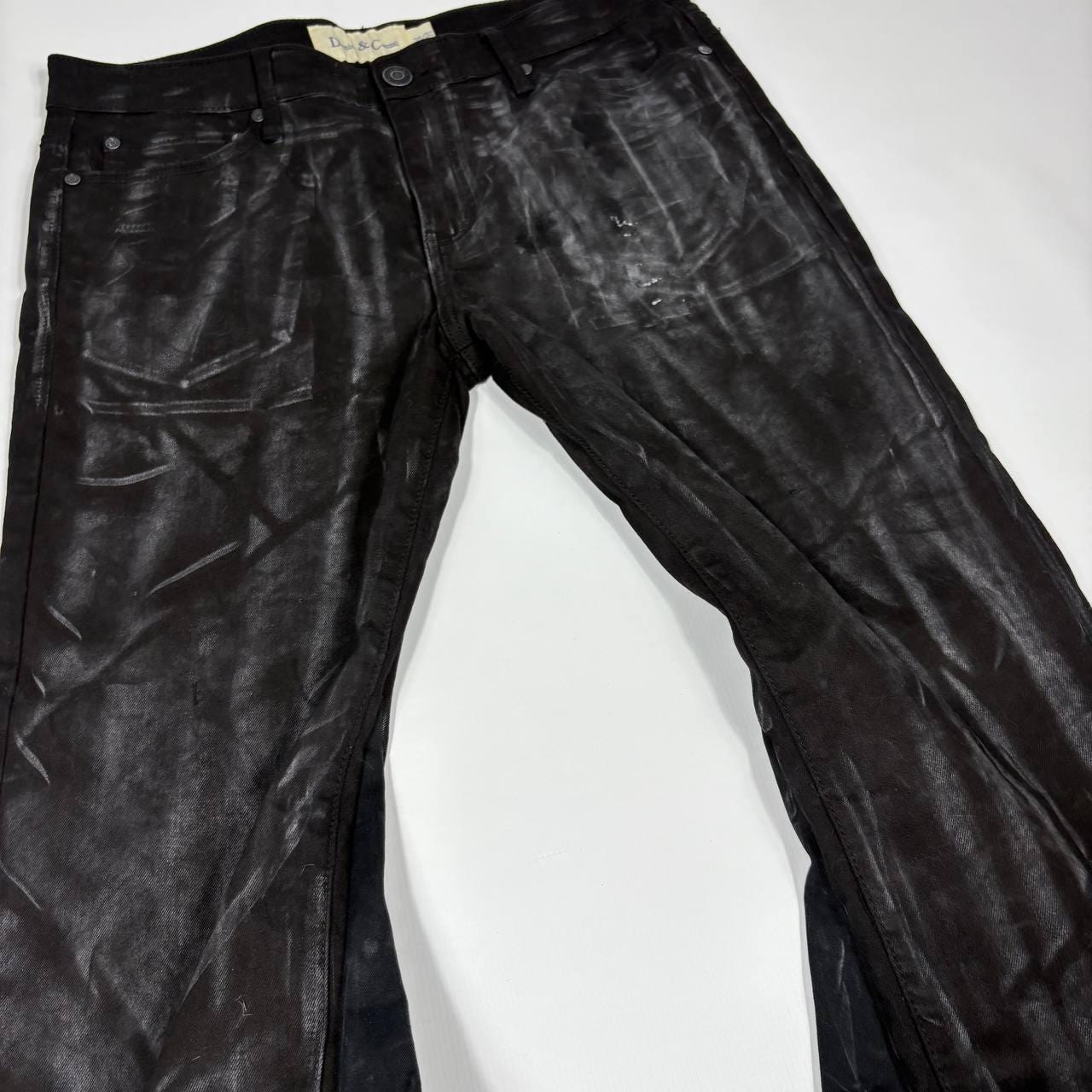 Ręcznie robione czarne woskowane rozszerzane jeansy: Streetwear w stylu grunge z epoki Y2K