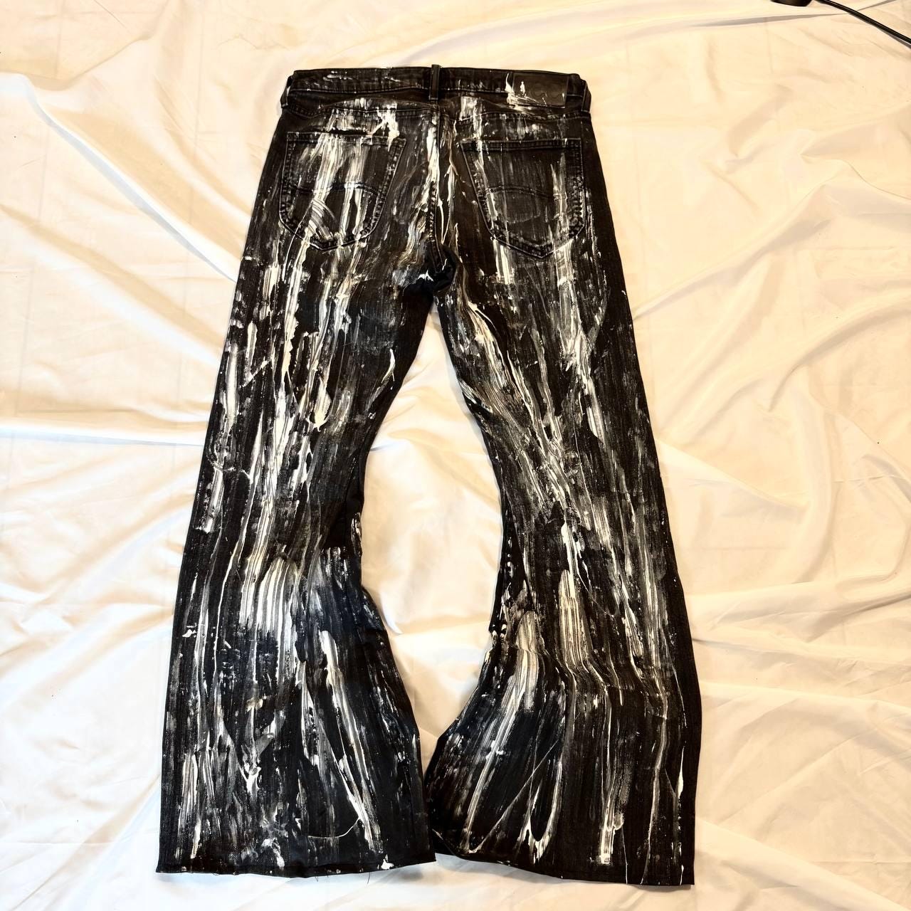 Malowane ręcznie czarne jeansy z szerokimi nogawkami – spodnie baggy streetwear w stylu grunge punk goth