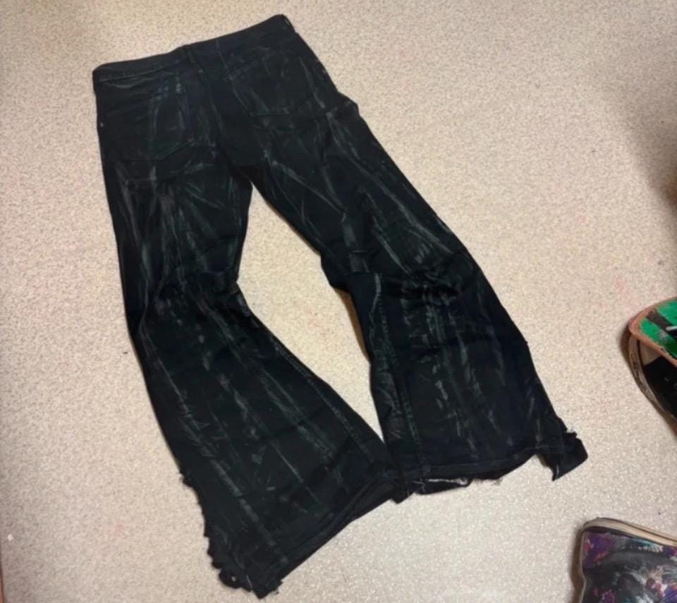 Spodnie jeansowe z szerokimi nogawkami w kolorze czarnym z przetarciami: ręcznie robione spodnie w stylu punk gotyckim