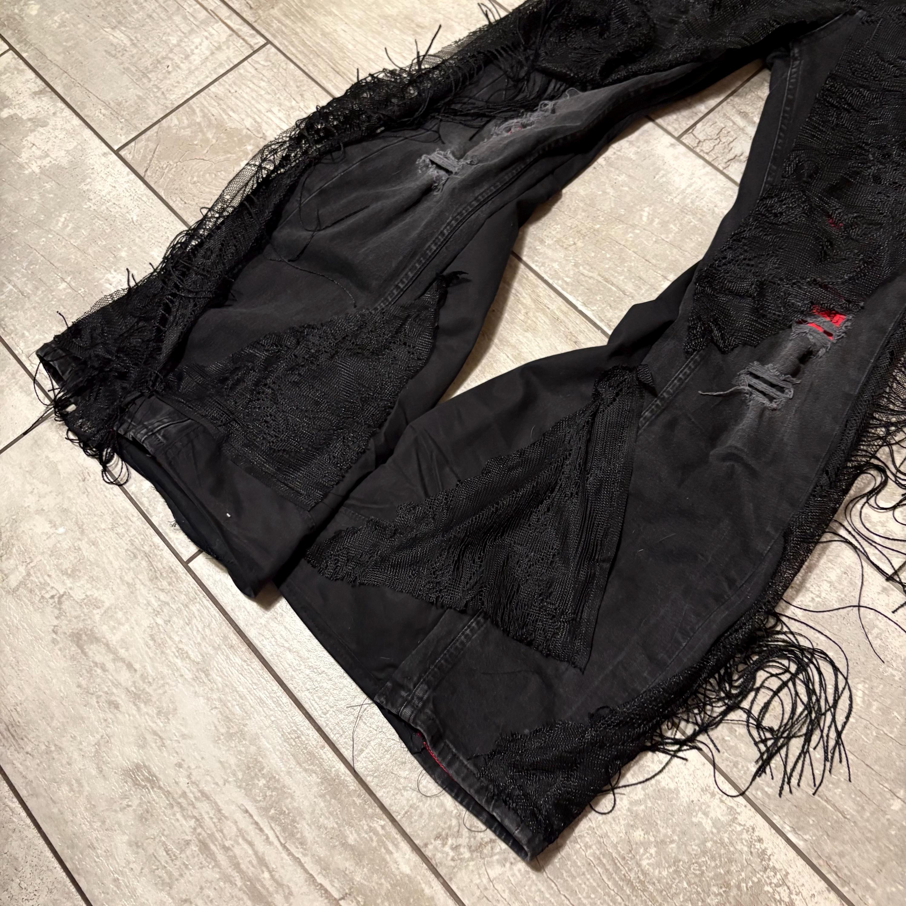 Czarne, szerokie spodnie z nogawkami – ręcznie robione, grunge'owe dżinsy typu baggy flare w stylu Y2K, alternatywa dla streetwearu