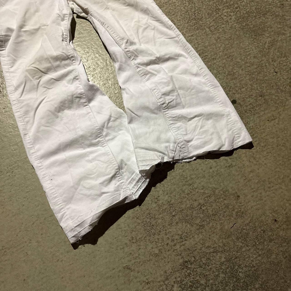 Ręcznie robione białe jeansy z szerokimi nogawkami – Y2K Goth Alt Streetwear