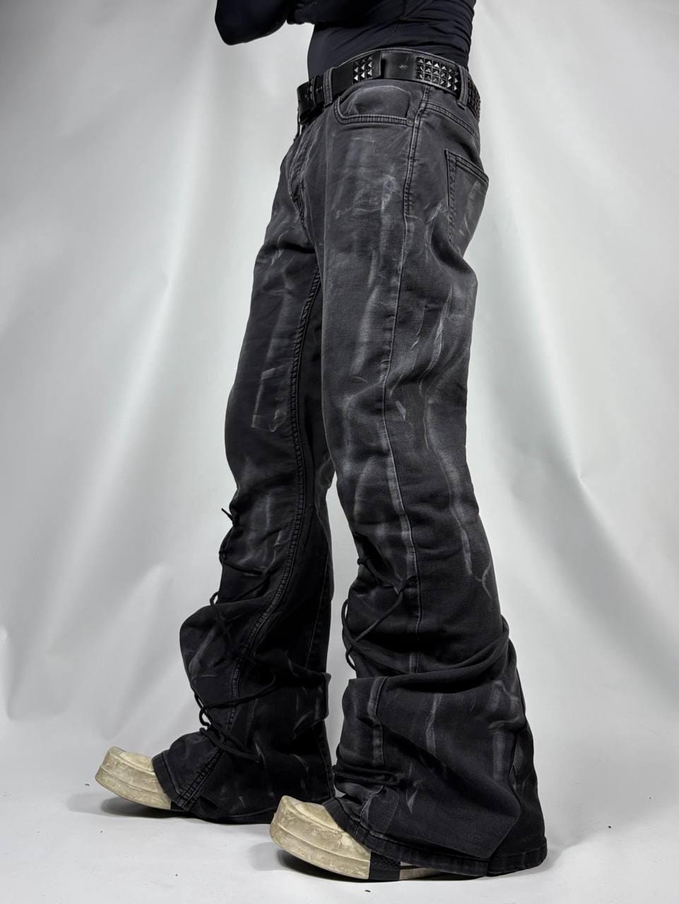 Ręcznie robione czarne dzwony: przetworzony gotycki punk alternatywny streetwear