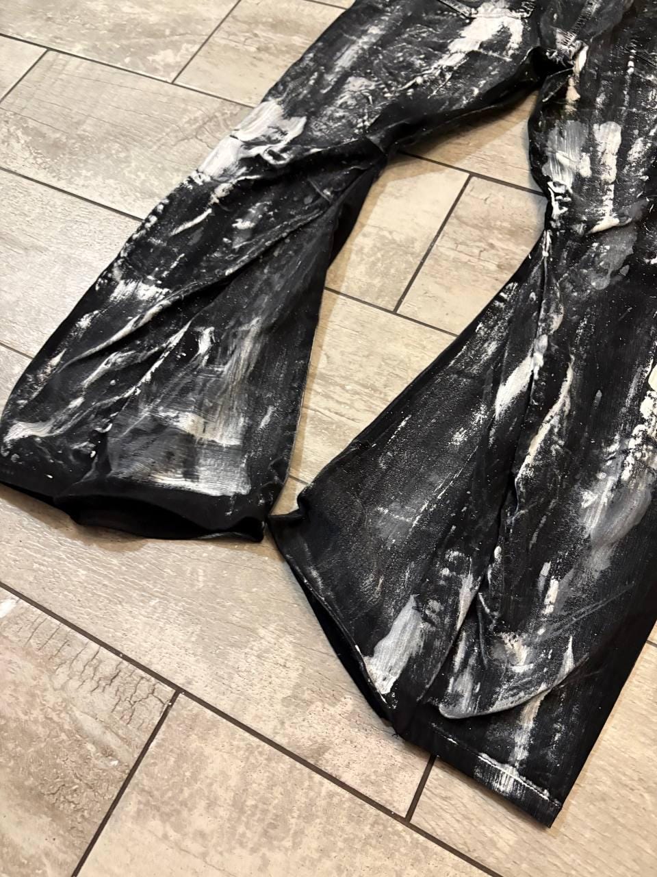 Malowane ręcznie czarne jeansy z szerokimi nogawkami – spodnie baggy streetwear w stylu grunge punk goth