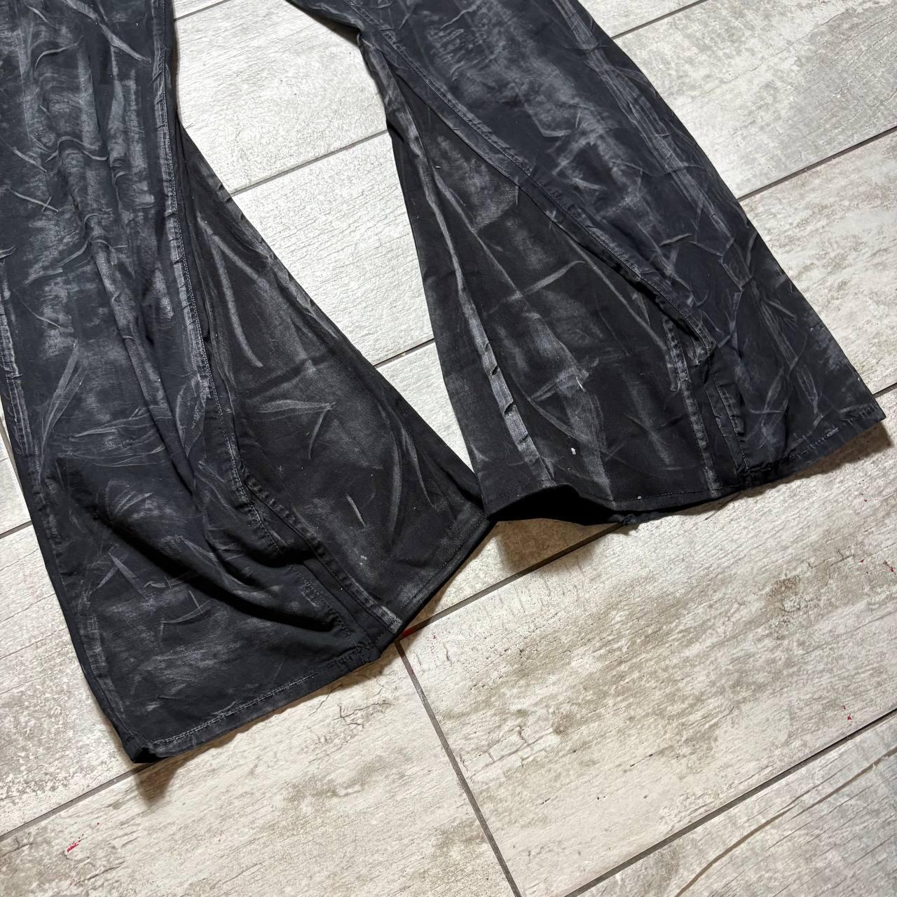 Ręcznie robione czarne, woskowane, rozszerzane jeansy: Y2K Goth Punk Alt Streetwear