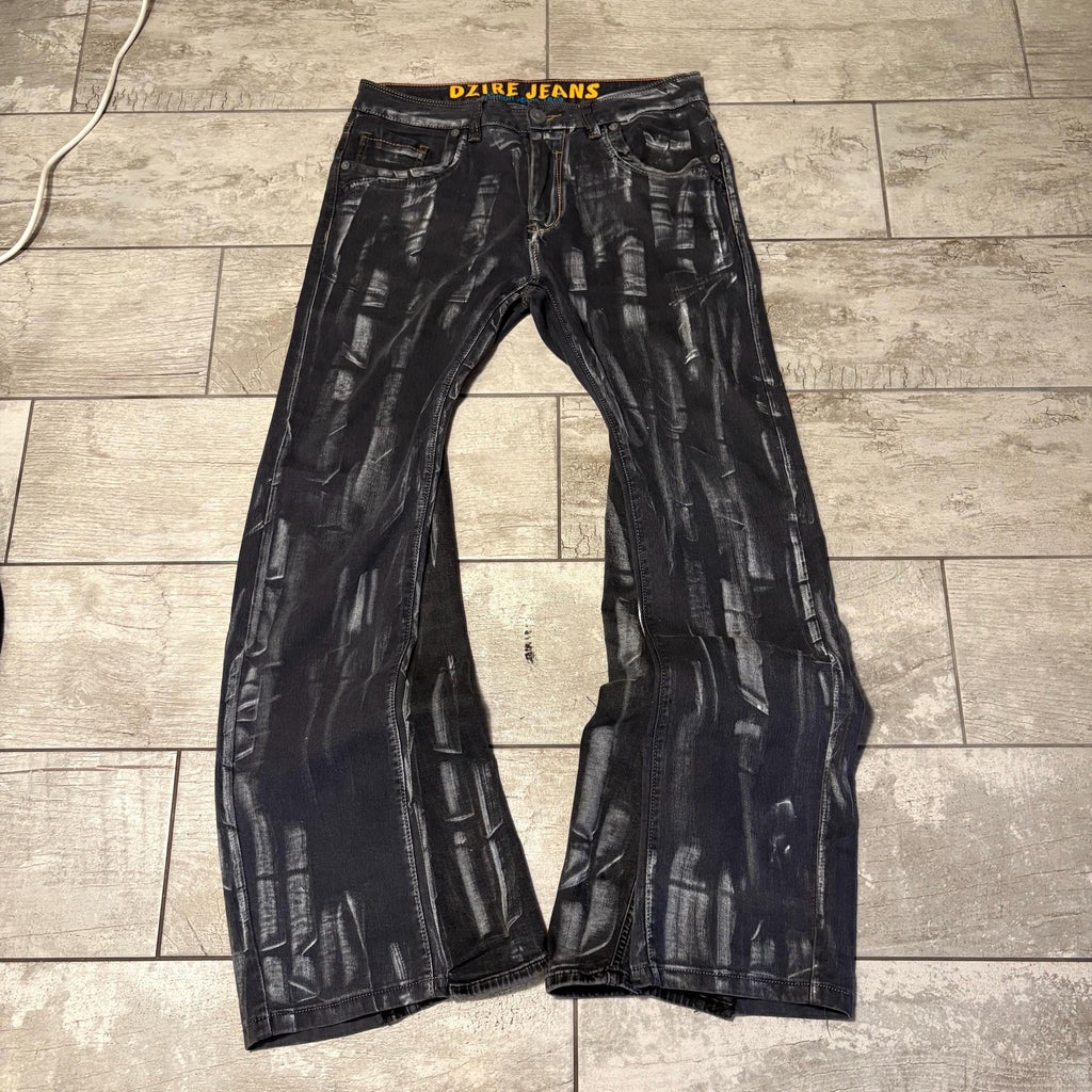 Woskowane czarne jeansy z szerokimi nogawkami: ręcznie robiona odzież uliczna w stylu gotyckim i punkowym