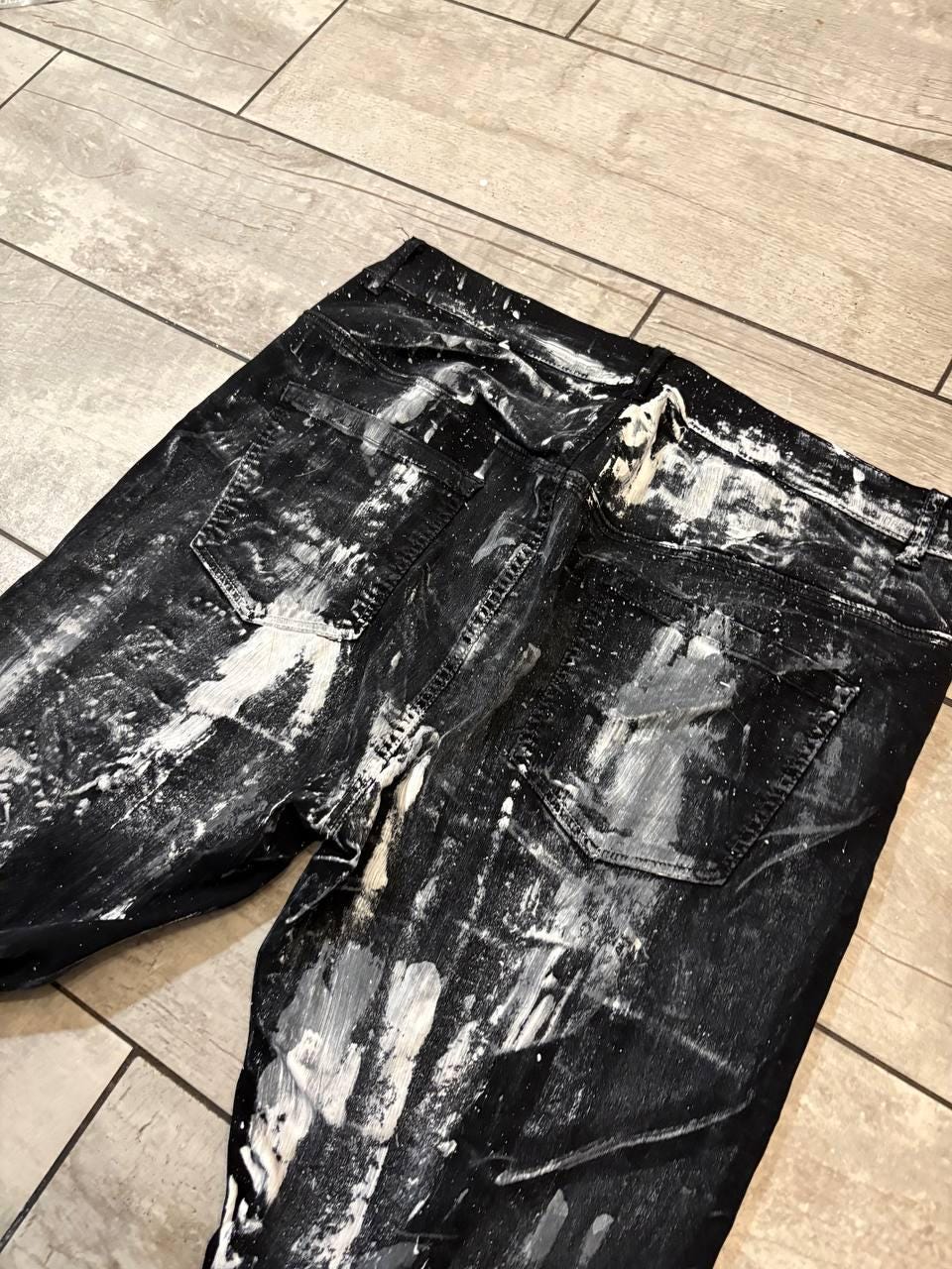 Malowane ręcznie czarne jeansy z szerokimi nogawkami – spodnie baggy streetwear w stylu grunge punk goth