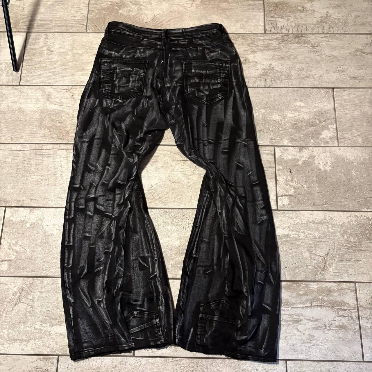 Spodnie z szerokimi nogawkami w kolorze czarnym, woskowanym – ręcznie robione, w stylu grunge Y2K, luźne, rozkloszowane dżinsy, alternatywa dla streetwearu