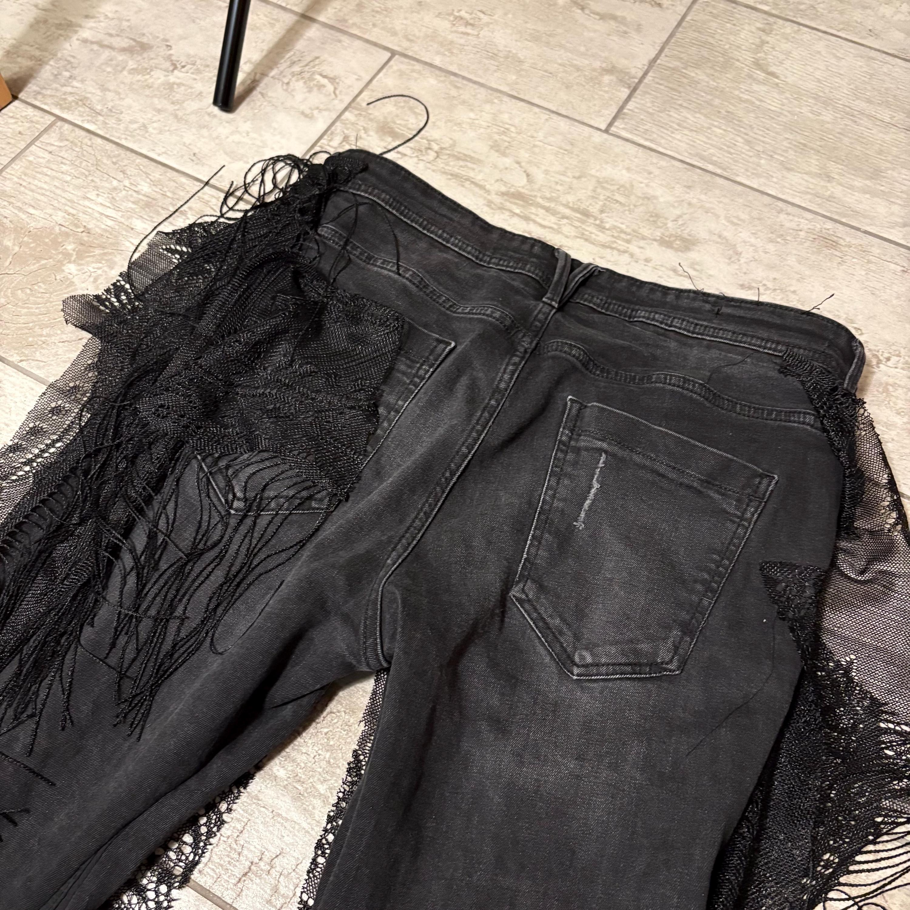 Czarne, szerokie spodnie z nogawkami – ręcznie robione, grunge'owe dżinsy typu baggy flare w stylu Y2K, alternatywa dla streetwearu