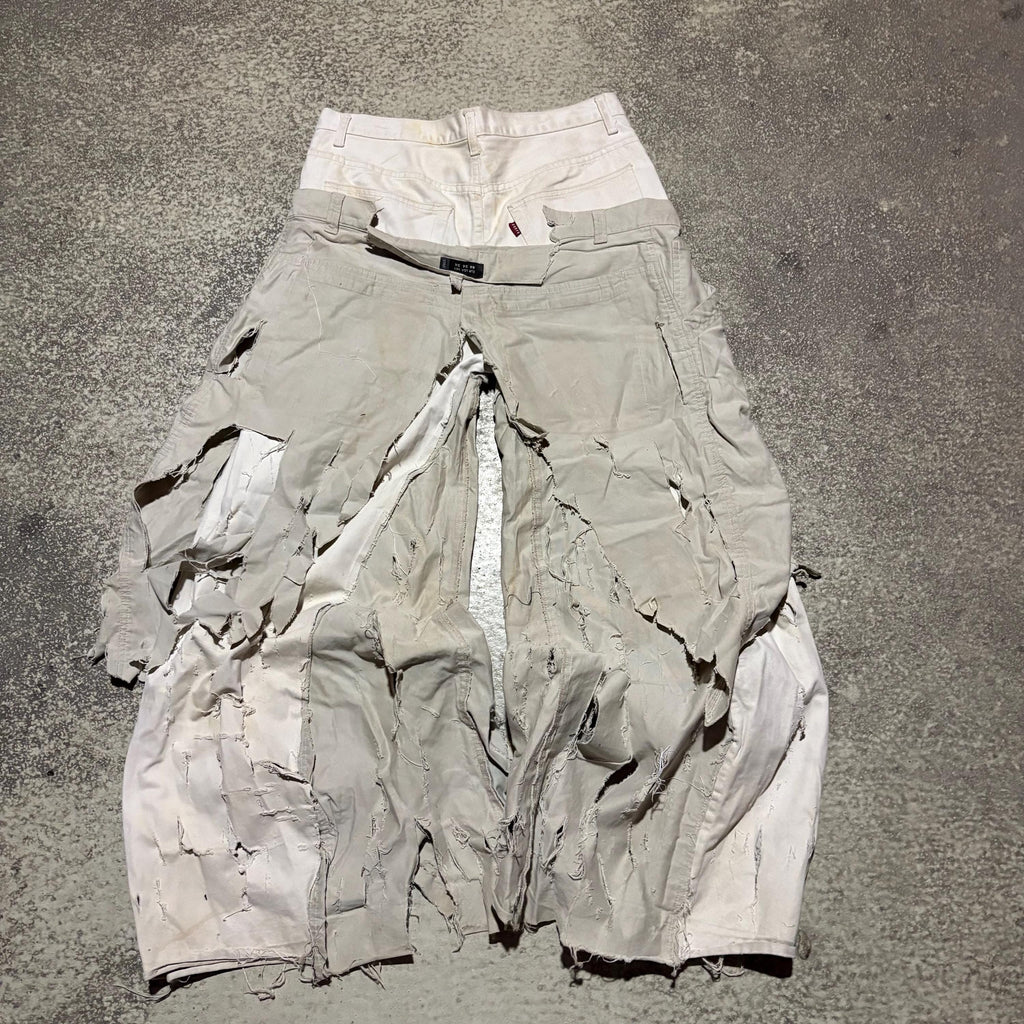 Białe, zniszczone, szerokie dżinsy: Y2K Goth Grunge Streetwear