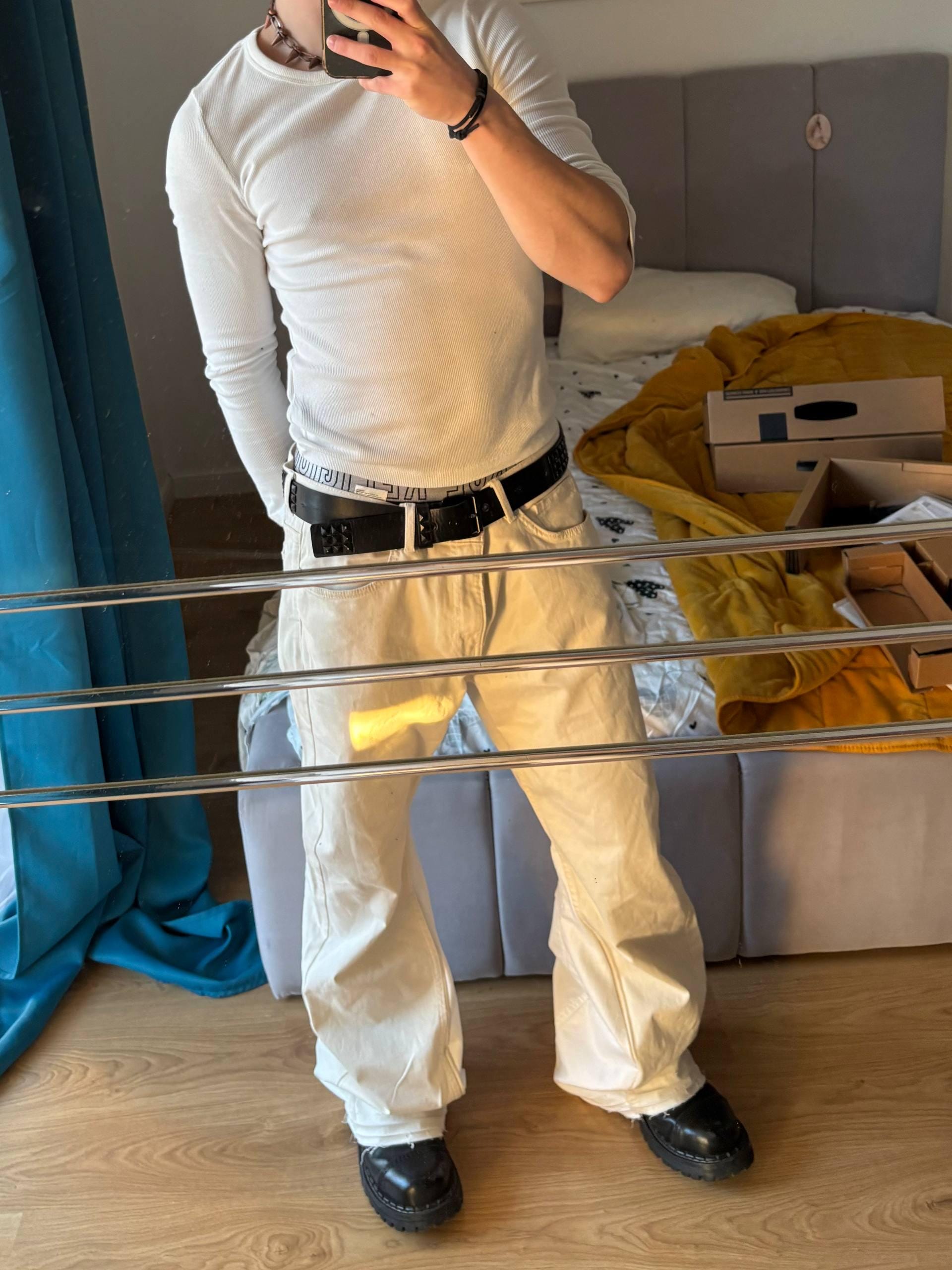 Ręcznie robione białe jeansy z szerokimi nogawkami – Y2K Goth Alt Streetwear