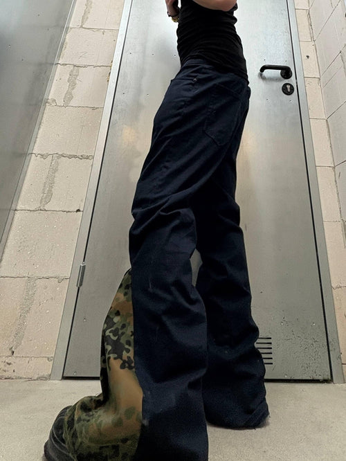Czarne, rozkloszowane jeansy w kamuflażu, ręcznie robione: Y2K Grunge Streetwear