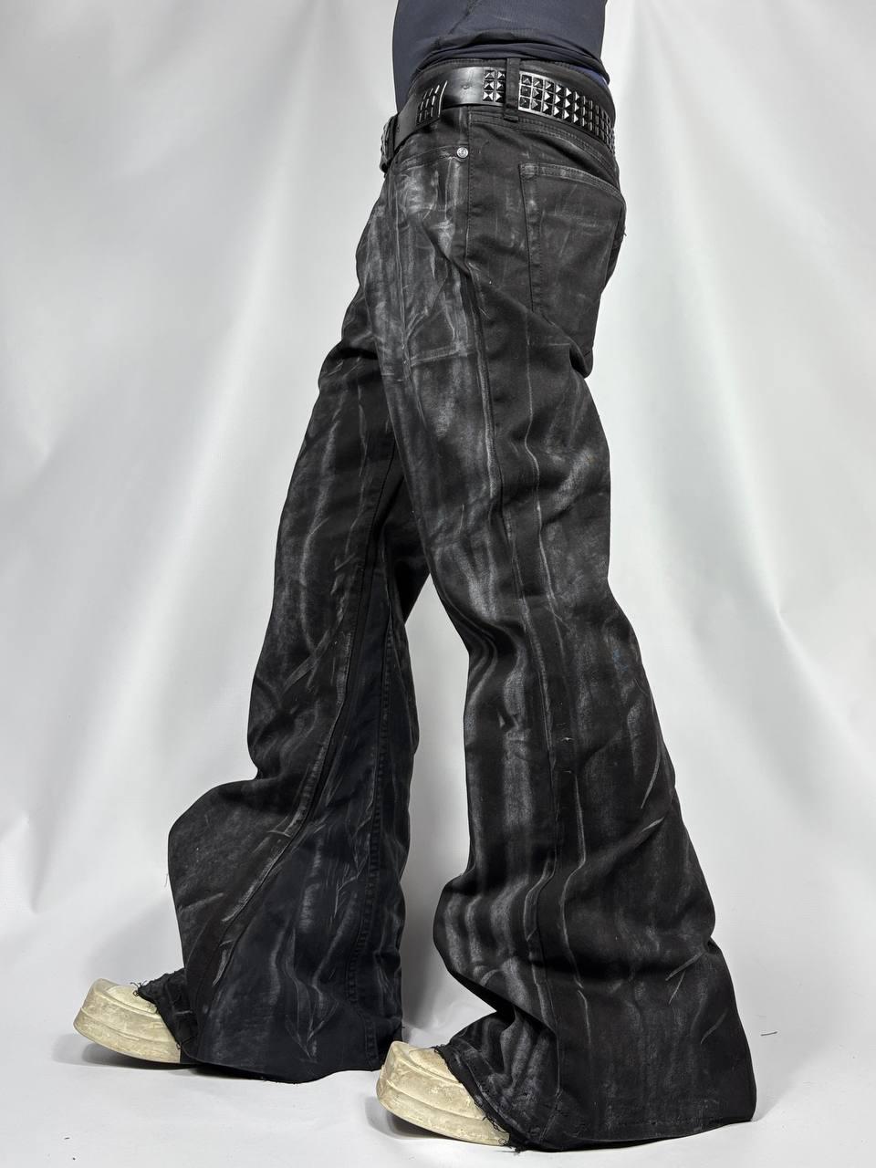 Ręcznie robione czarne woskowane rozszerzane jeansy: Streetwear w stylu grunge z epoki Y2K