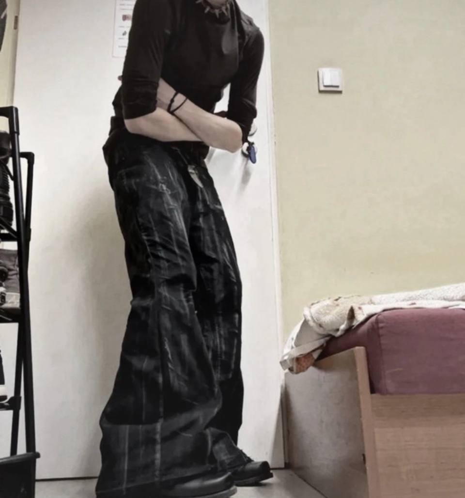 Spodnie z szerokimi nogawkami w kolorze czarnym, woskowanym – ręcznie robione, w stylu grunge Y2K, luźne, rozkloszowane dżinsy, alternatywa dla streetwearu