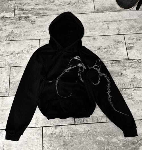 Bluza z kapturem z nadrukiem gotyckiego drutu kolczastego: czarna, grunge'owa odzież uliczna