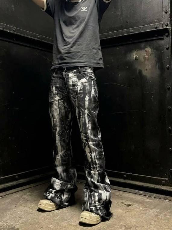 Malowane czarne dżinsy z szerokimi nogawkami: ręcznie robione spodnie w stylu grunge punk goth