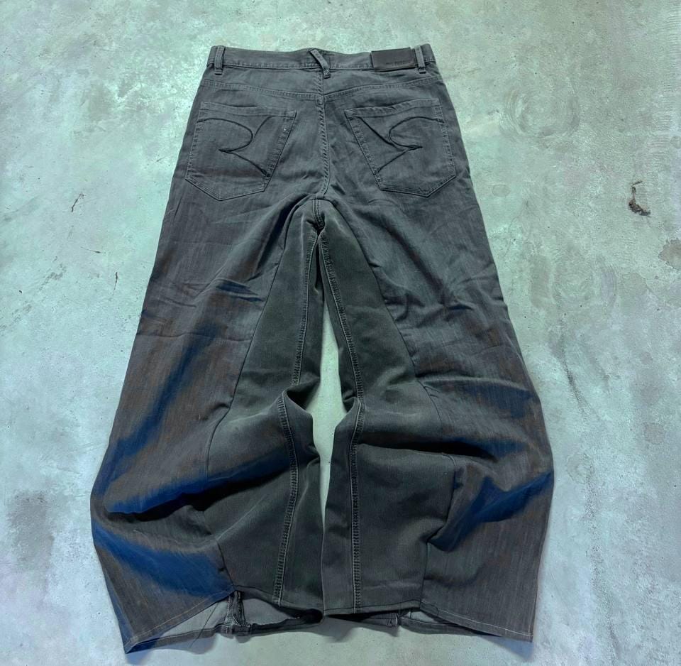 Ręcznie robione szare, luźne jeansy: odzież uliczna w stylu gotyckim i punkowym Y2K