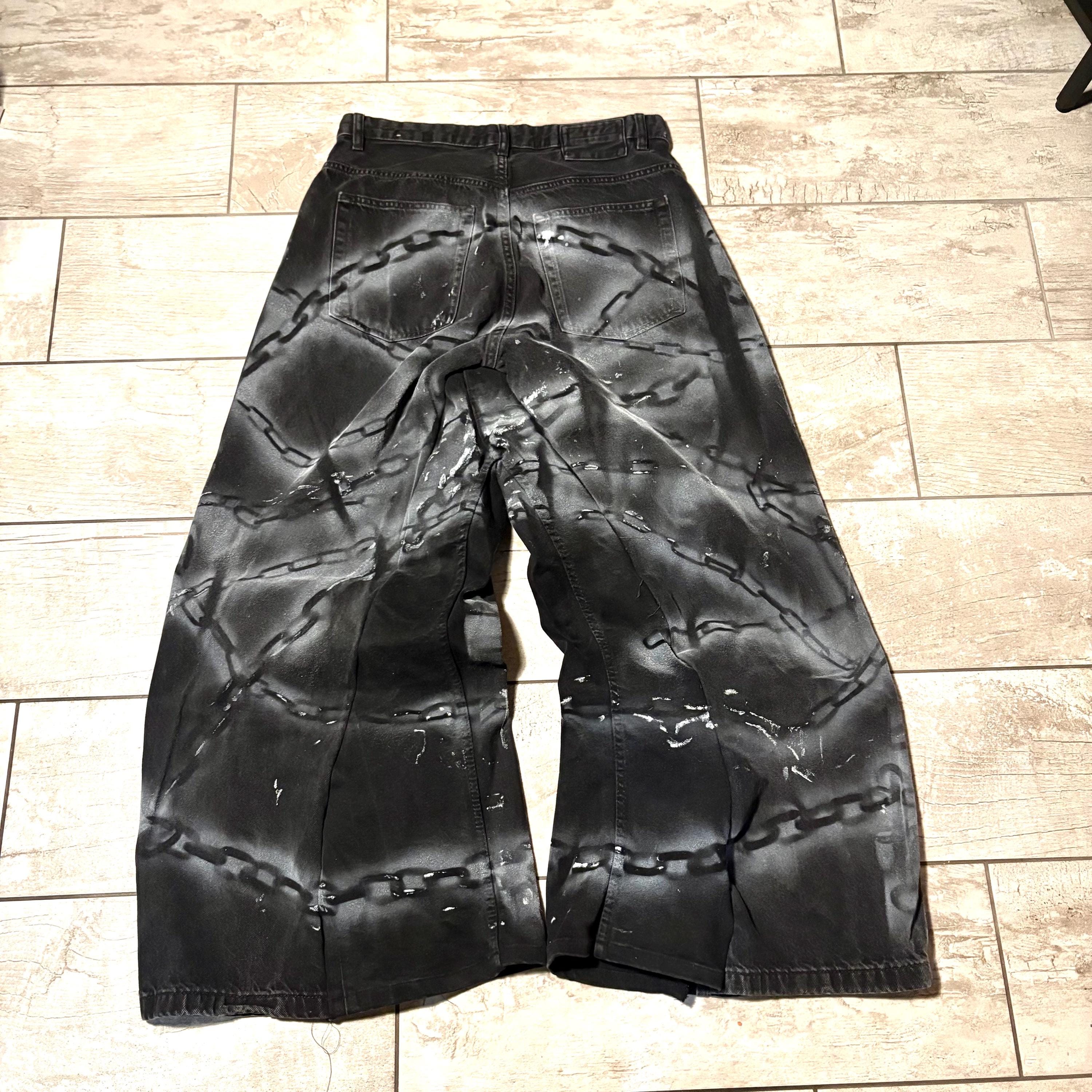 Czarne, szerokie jeansy punkowe: Gotycki styl Y2K, alternatywna odzież uliczna, ręcznie robione