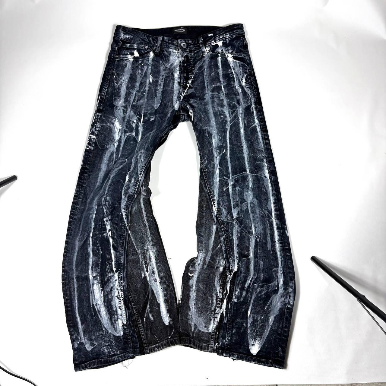 Ręcznie malowane rozszerzane jeansy: Y2K Goth Grunge Alt Streetwear