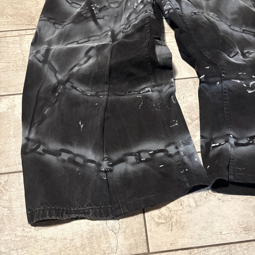 Ręcznie robione czarne, szerokie dżinsy punkowe: Gotycki streetwear z lat 20. XX wieku