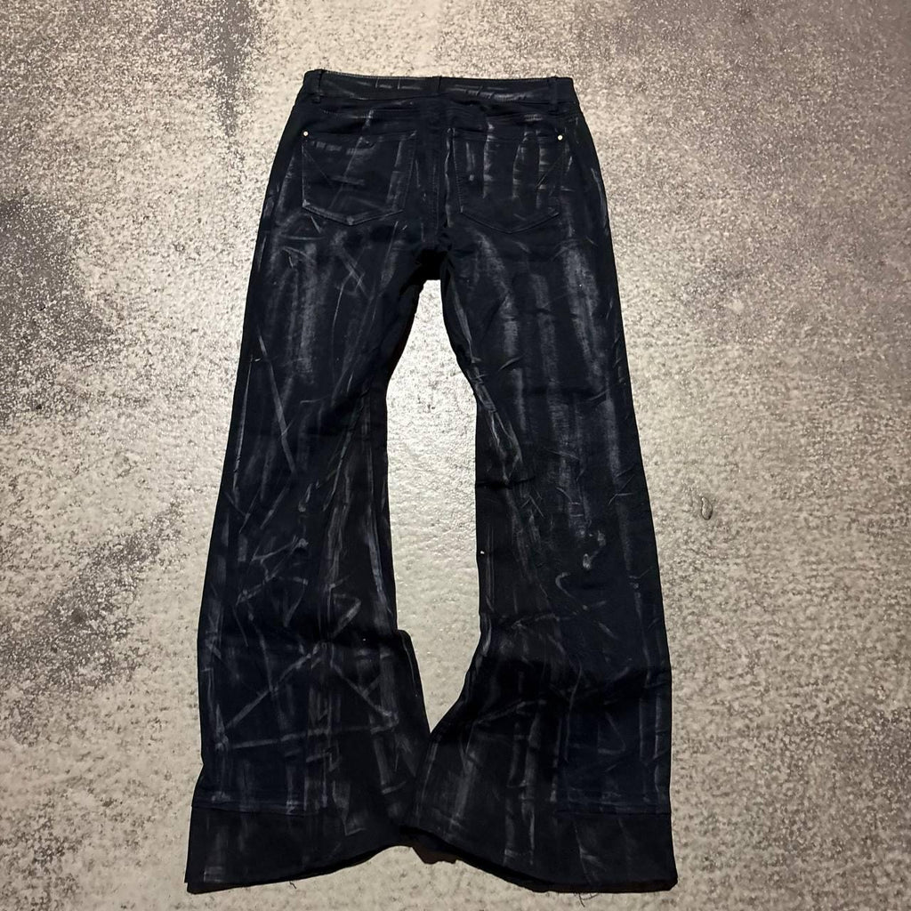 Czarne, woskowane, dzwony, ręcznie robione: Y2K Grunge Streetwear