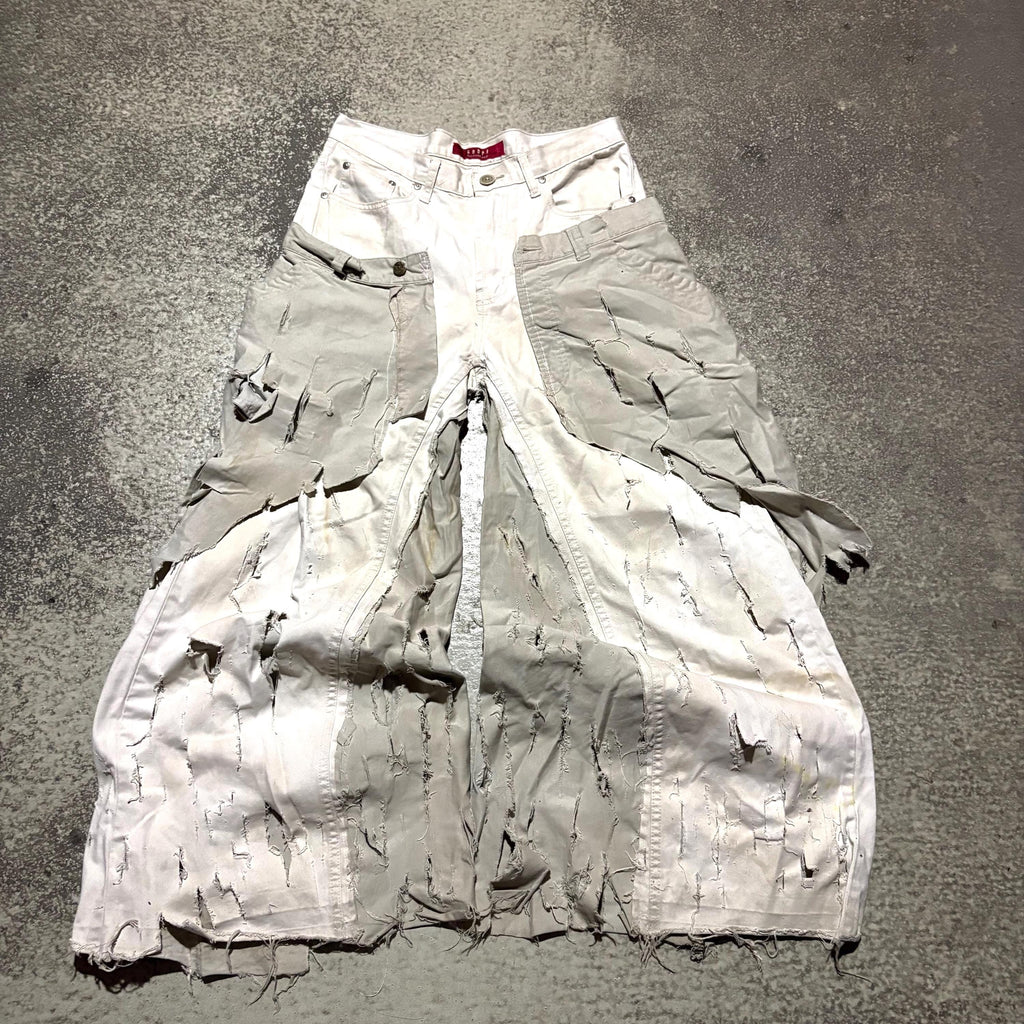 Białe, zniszczone, szerokie dżinsy: Y2K Goth Grunge Streetwear