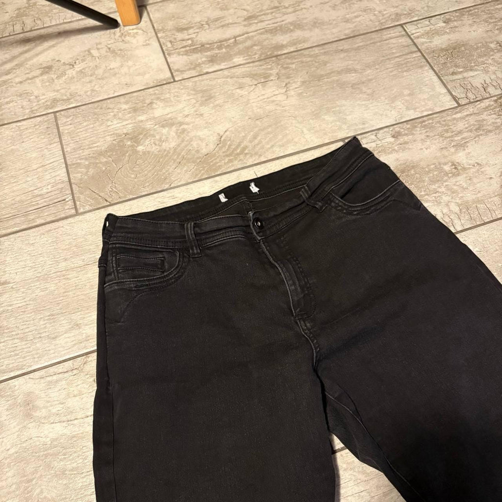 Czarne, szerokie, rozszerzane jeansy – ręcznie robione, workowate spodnie | Gotycki, alternatywny metaliczny styl Y2K Flare Streetwear