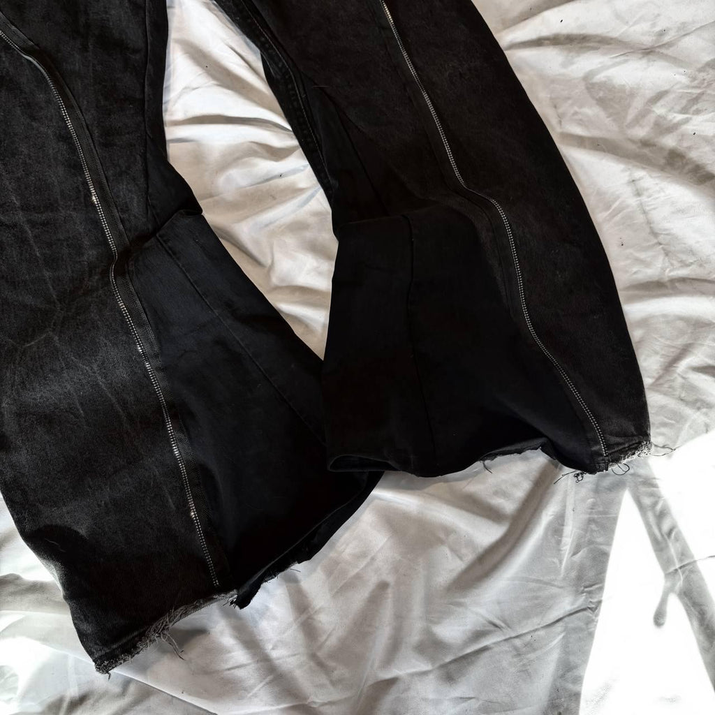 Ręcznie robione czarne dżinsy punkowe: rozszerzane spodnie jeansowe w stylu gotyckim Y2K