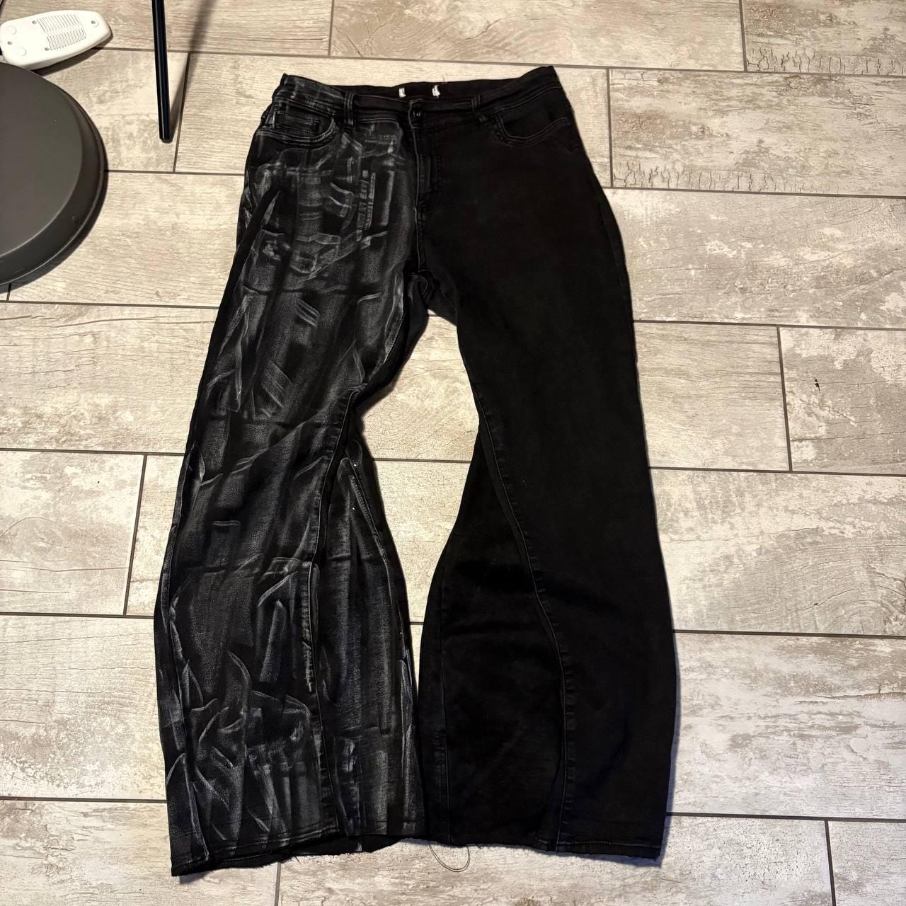 Ręcznie robione woskowane czarne spodnie z szerokimi nogawkami: Gotycki styl Y2K Alt Streetwear